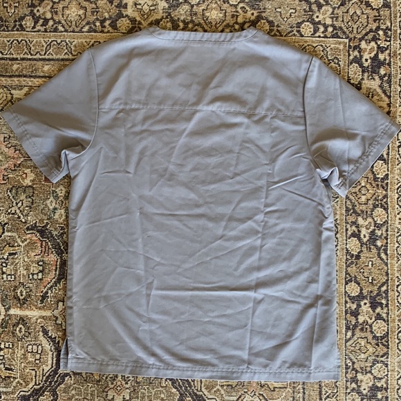 Jaanuu Men's 2-Pocket Tuck-In Scrub Top Gray Large - Picture 6 of 6